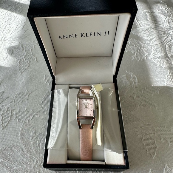 🩷 Anne Klein Women’s Dress Watch 🩷 - Picture 2 of 4